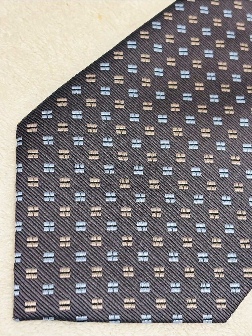 Brand New Stylish Tie By Daniel Gray - Tie Width Is 4 Inches